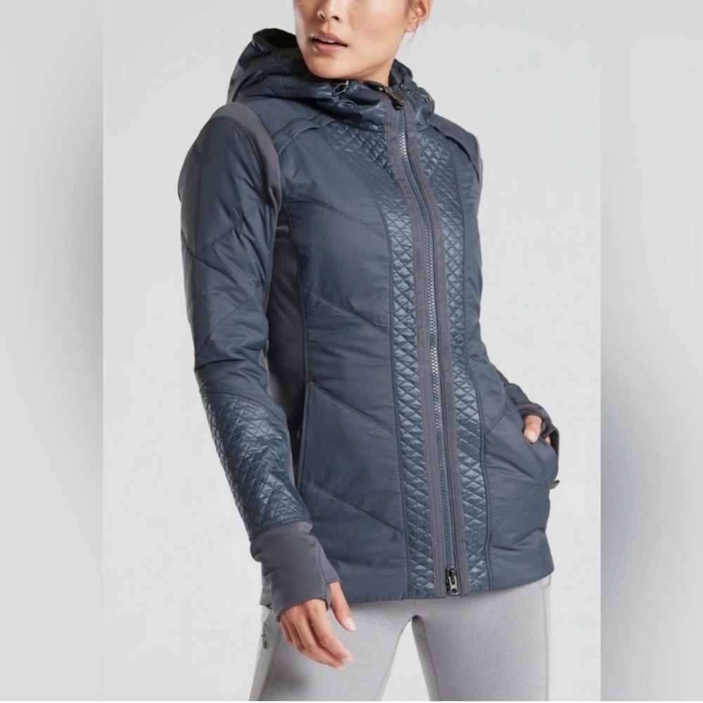 Athleta Rock Ridge PrimaLoft Jacket in Astronomy Grey Size Medium